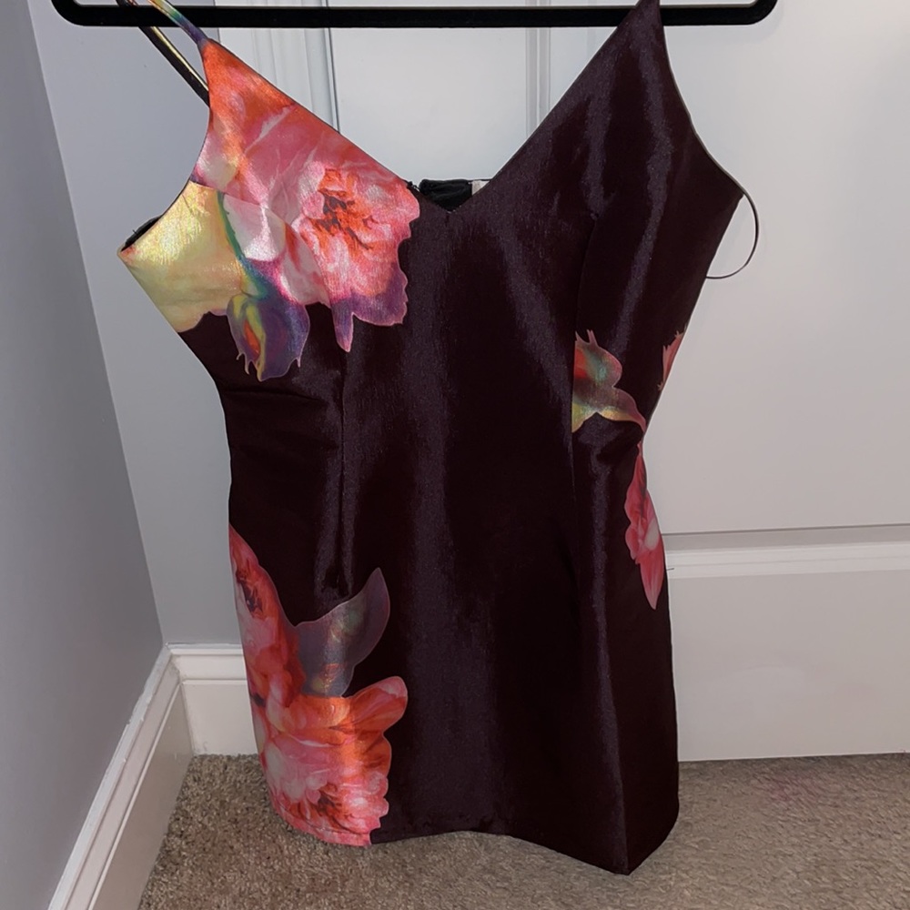 Black floral dress, size medium. - Picture 5 of 7